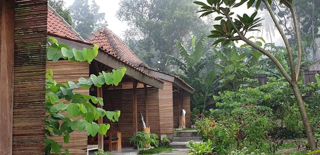 Villa Kayu Yogyakarta Exterior photo