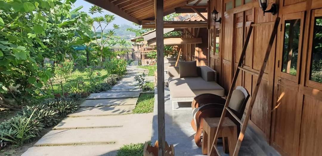 Villa Kayu Yogyakarta Exterior photo